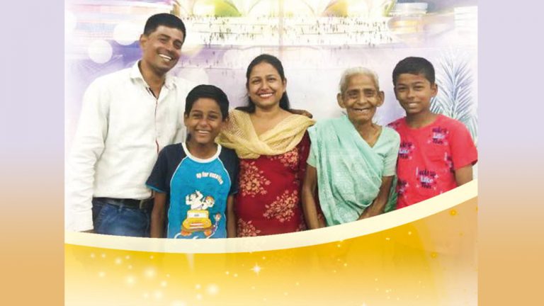 Read more about the article मेरा पूरा परिवार जीवित परमेश्वर से मिला, और एक गृह कलीसिया शुरू की।